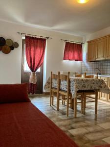 a kitchen and dining room with a table and chairs at Maison Semon in Semon