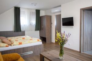 Postel nebo postele na pokoji v ubytování Apartmán nad sklepem