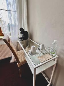 Příslušenství pro přípravu čaje a kávy v ubytování hotel Florian Sedlčany