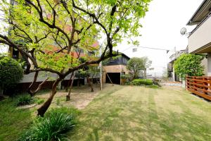 A garden outside 炉之宿 淀川