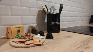 a kitchen counter with a utensils and a container of utensils at Le One, cosy et authentique in Brive-la-Gaillarde
