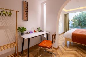 Suzhou Zhouzhuang Slowlife River View lnn客房内的一张或多张床位