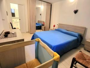 a bedroom with a blue bed in a room at Casa di Eugenia in Loceri