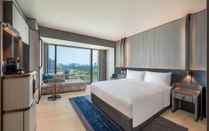Postel nebo postele na pokoji v ubytování Hilton Saigon