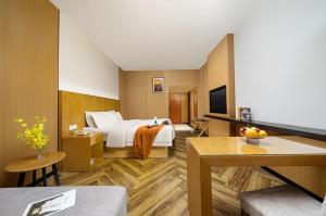 TV a/nebo společenská místnost v ubytování Mellow Orange Hotel