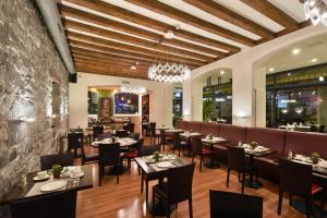 Um restaurante ou outro lugar para comer em Hotel International & Terminus