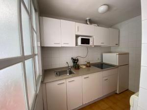 Kuchyň nebo kuchyňský kout v ubytování Duplex Turisticos MojaMar Playa