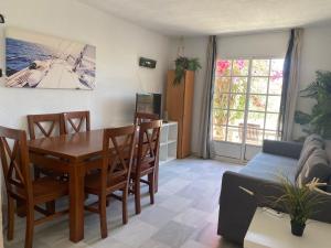 TV a/nebo společenská místnost v ubytování Duplex Turisticos MojaMar Playa