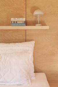 Giường trong phòng chung tại Slovlife Cabins