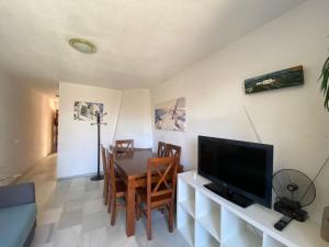 TV a/nebo společenská místnost v ubytování Duplex Turisticos MojaMar Playa