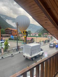 Nespecifikovaný výhled na hory nebo výhled na hory při pohledu z hotelu