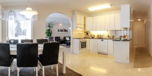 Η κουζίνα ή μικρή κουζίνα στο Villa Saapunki