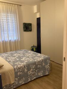 a bedroom with a bed and a window at Il mare a due passi in Civitanova Marche