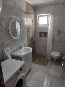 Ένα μπάνιο στο View of the city - Studio Apartment