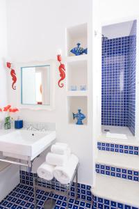 A bathroom at Villa Trara