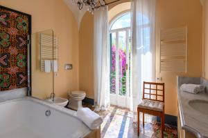 A bathroom at Villa Trara