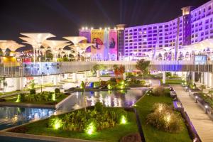 Bazén v ubytování Nyoum Porto New Cairo nebo v jeho okolí