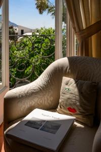 A seating area at Villa Trara