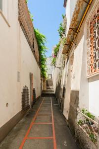The surrounding neighborhood or a neighborhood close to A villát