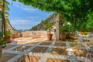 A garden outside Villa Trara