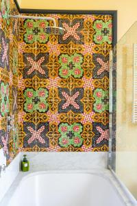 A bathroom at Villa Trara Még 37 kép