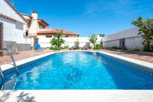 a swimming pool in front of a house at La Plana in Creixell