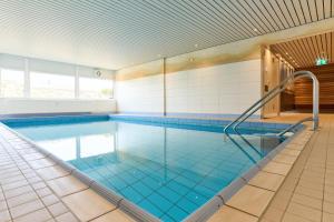 Piscina de la sau aproape de Lütt Stuuv Strandhotel, Whg 38