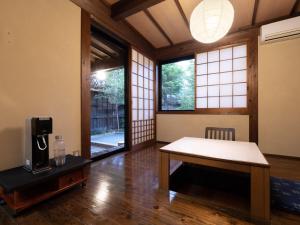 Rúm í herbergi á 天空の湯屋 山荘 華柚