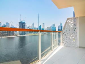 Afbeelding uit fotogalerij van Elegant 2BR Ensuite with Canal & Burj Khalifa View in Dubai +23 foto's