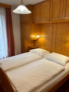Postel nebo postele na pokoji v ubytování Chalet Hotel Diamant
