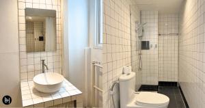 Koupelna v ubytování BAAN650 Hostel + 17 fotografií