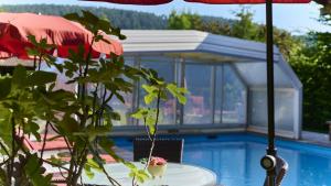 Bazén v ubytování Hotel Garni Buchenhof nebo v jeho okolí