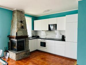Η κουζίνα ή μικρή κουζίνα στο LakeView Bellagio apartment