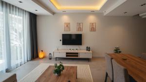 Μια τηλεόραση ή/και κέντρο ψυχαγωγίας στο - Meta Homes -