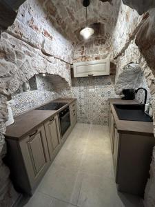 Kuchyň nebo kuchyňský kout v ubytování Il Trullo di Bina