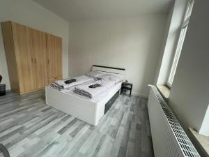 Postel nebo postele na pokoji v ubytování Schönes einfaches zentrales Zimmer in Oldenburg