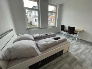 Postel nebo postele na pokoji v ubytování Schönes einfaches zentrales Zimmer in Oldenburg