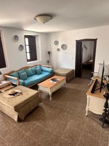 Posedenie v ubytovaní Elegant-Lindian Villa Marietta