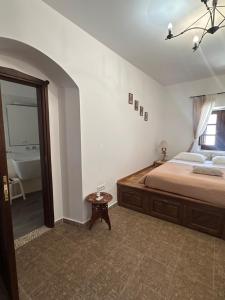 Posteľ alebo postele v izbe v ubytovaní Elegant-Lindian Villa Marietta