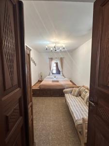 Posteľ alebo postele v izbe v ubytovaní Elegant-Lindian Villa Marietta