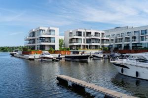 Výhled na řeku, která protéká v blízkosti apartmánu