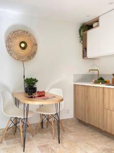 Nhà bếp/bếp nhỏ tại Home Chic Home - La Terrasse Bazille +59 ảnh