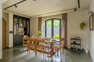 a dining room with a table and chairs at VaNa - A Lindsay Manor in Vagator