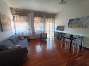 A television and/or entertainment centre at Style Homes Brera San Marco 29