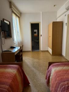 TV a/nebo společenská místnost v ubytování Hotel Garnì Capinera + 37 fotografií