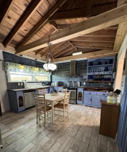Dapur atau dapur kecil di Grace Cottage - charm awaits Loyalty Program