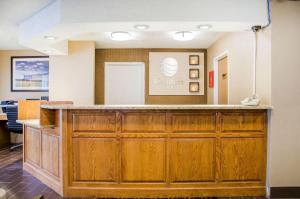 a bar in a dental office with wood cabinets at Comfort Inn in Idaho Falls