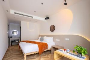 Suzhou Zhouzhuang Slowlife River View lnn客房内的一张或多张床位