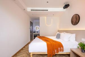 Suzhou Zhouzhuang Slowlife River View lnn客房内的一张或多张床位