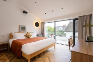Suzhou Zhouzhuang Slowlife River View lnn客房内的一张或多张床位